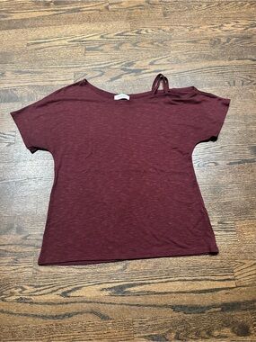 Kaileigh Women’s Off-Shoulder Short Sleeve Top